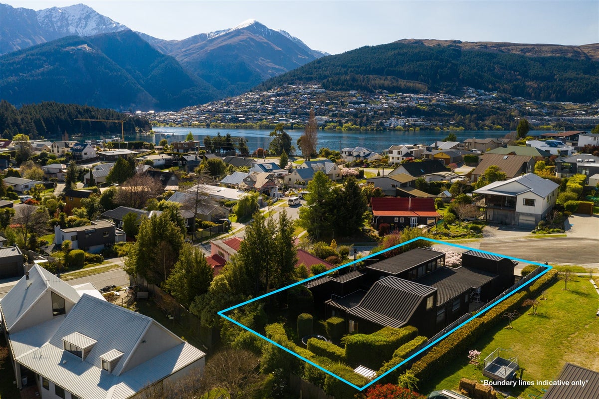 3 Cypress Court, Kelvin Heights, Queenstown - Carousel 1
