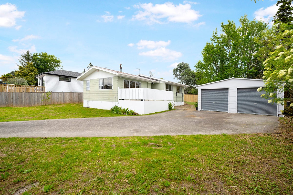 29 Glynnbrooke Street, Te Atatu South, Auckland - Carousel 1