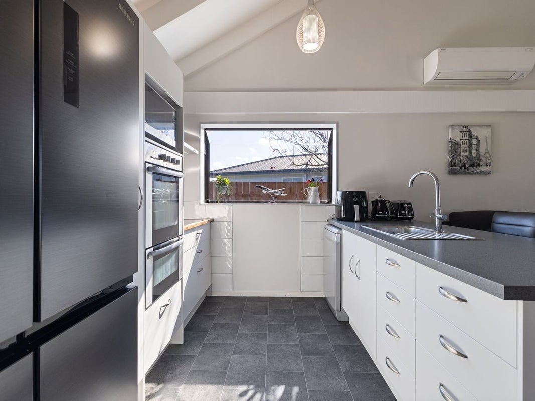 1 Lydia Place, Kelvin Grove, Palmerston North - Carousel 1