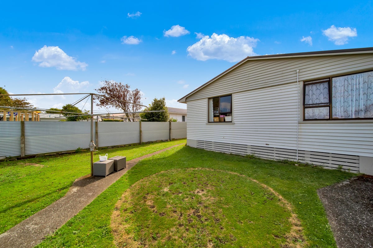 13 Bone Crescent, Hawera - Carousel 17