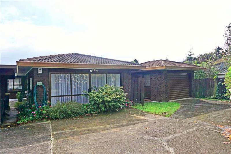 29 Walter Strevens Drive, Conifer Grove, Takanini - Carousel 1