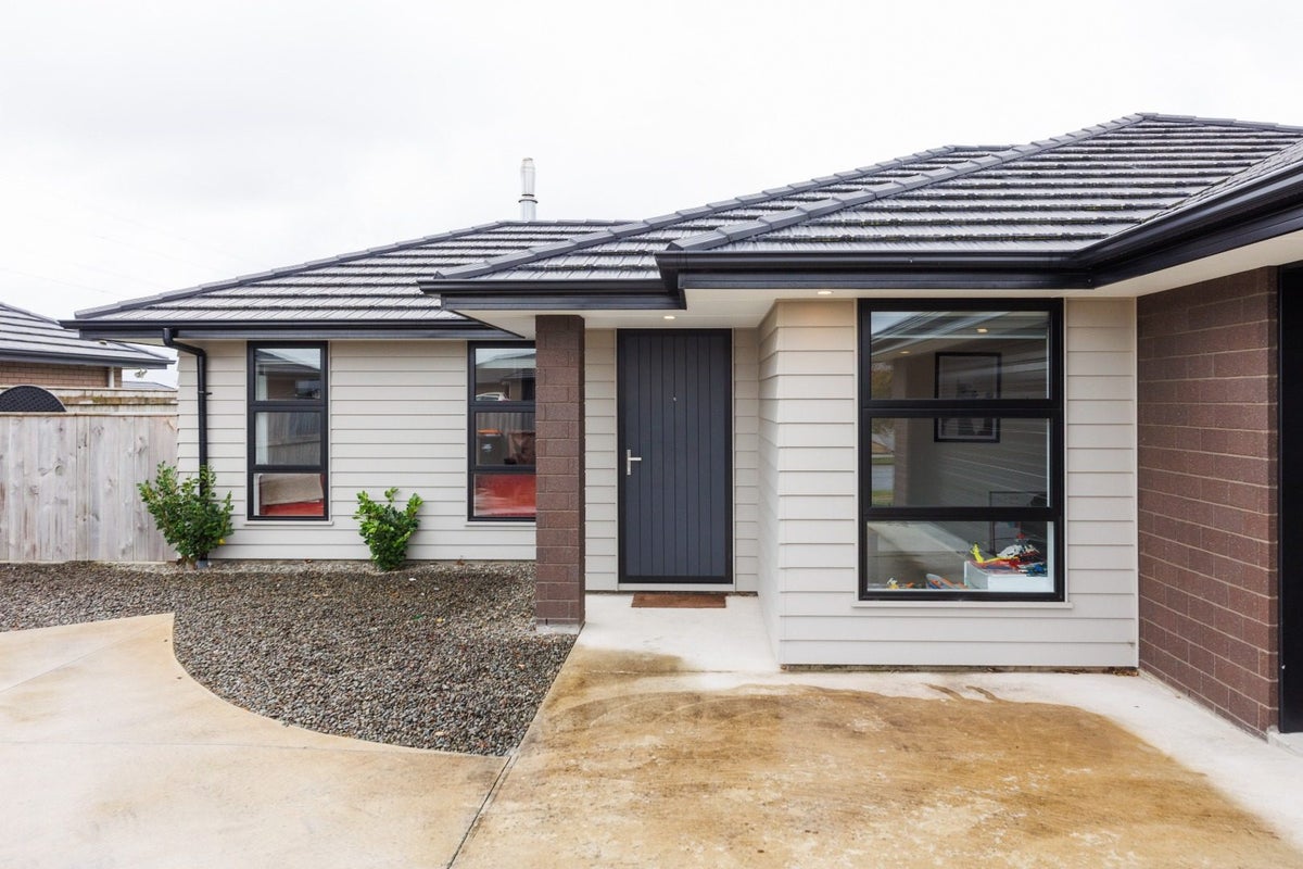 197 Pacific Drive, Fitzherbert, Palmerston North - Carousel 2