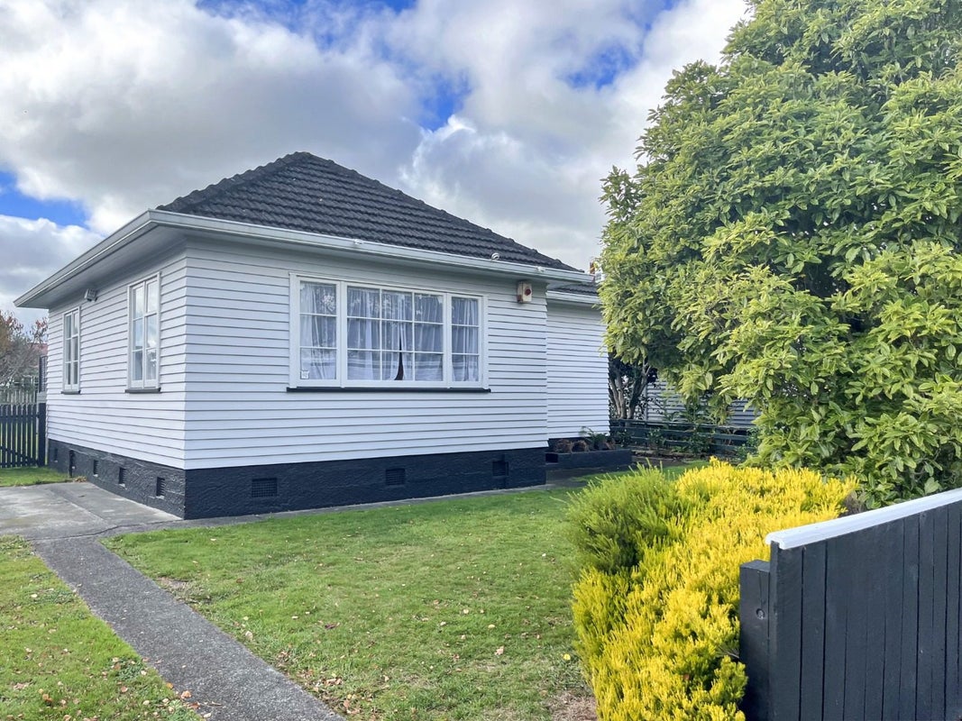 13 Webb Street, Terrace End, Palmerston North - Carousel 1
