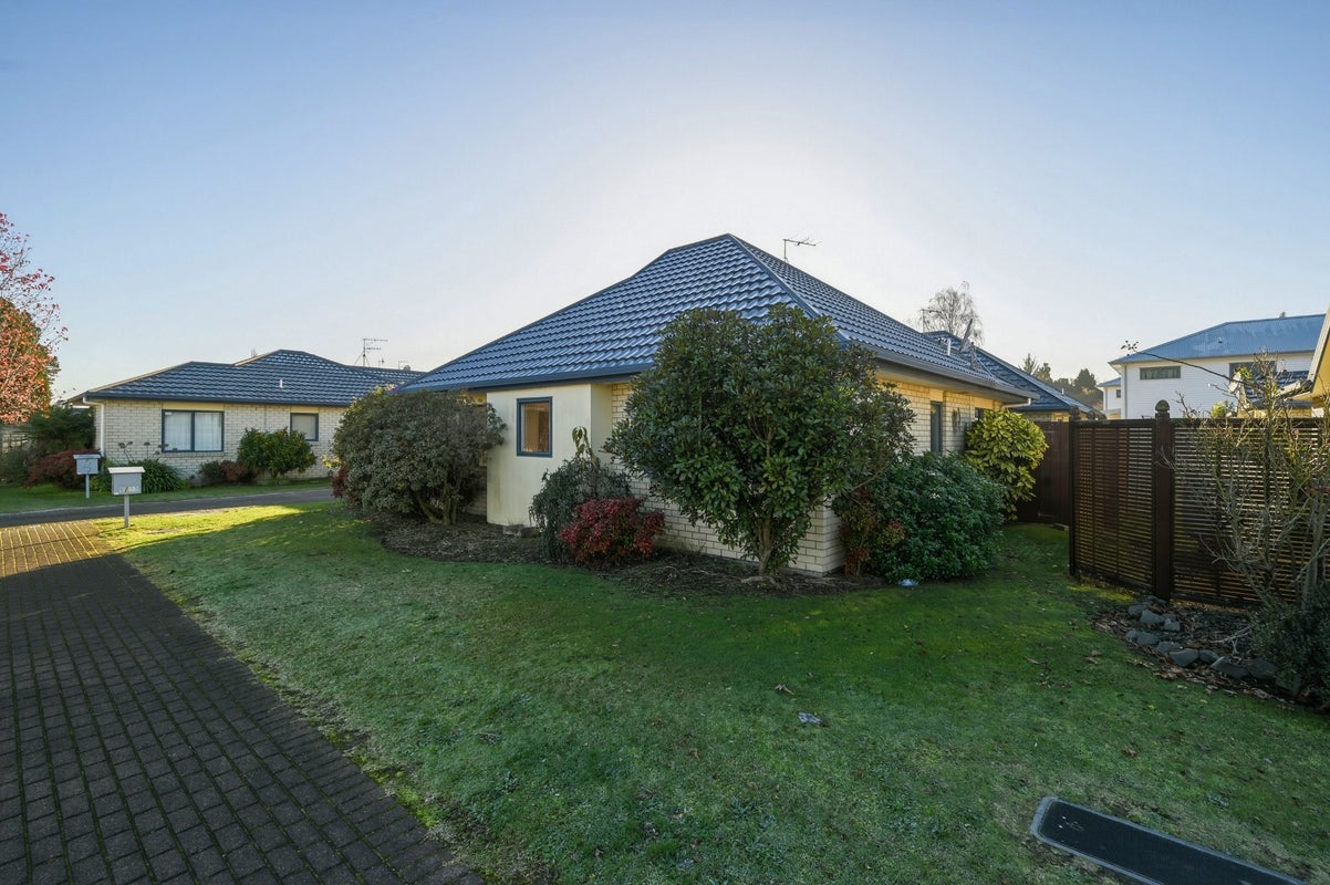 4/66 Kawaha Point Road, Kawaha Point, Rotorua, Bay Of Plenty - Carousel 14