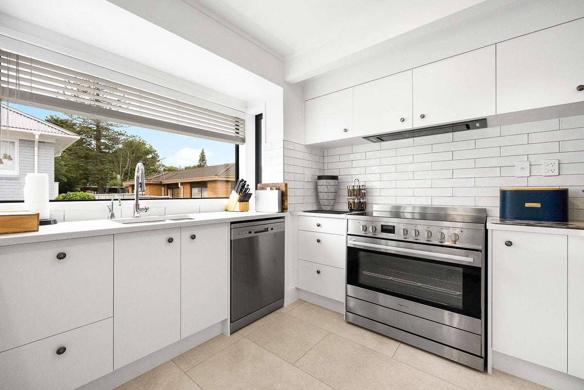 2/58 Hillcrest Avenue, Hillcrest, Auckland - Carousel 2