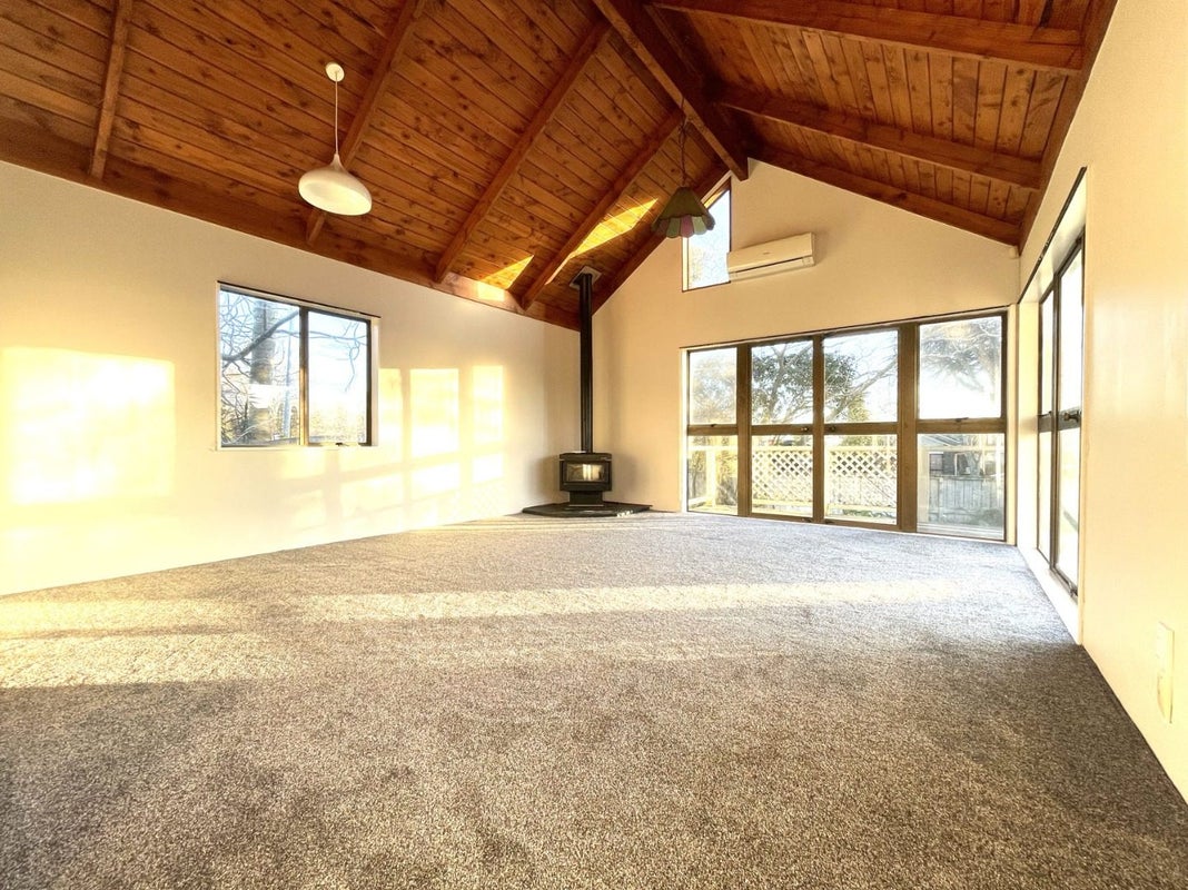 2 Deodar Place, Totara Heights, Auckland - Carousel 2