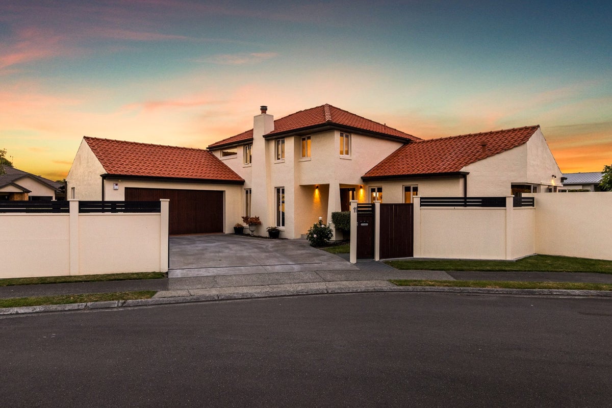 11 Park Lane, Greenmeadows, Napier - Carousel 1