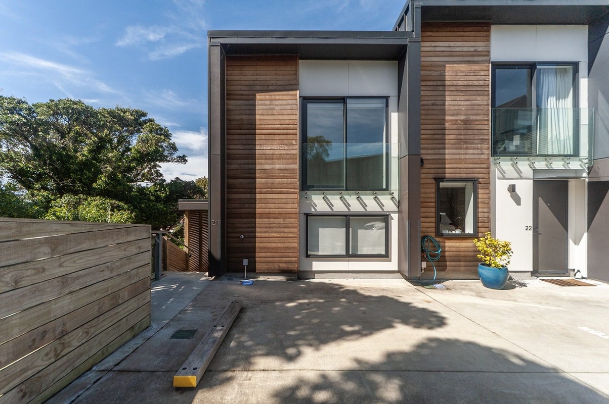 21/104 Maupuia Road, Mirimar, Wellington - Carousel 1