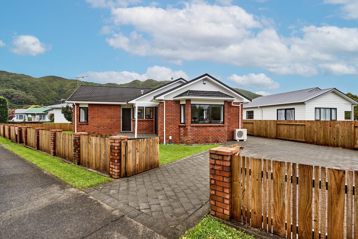 16 Birdwood road, Waterloo, Lower Hutt - Carousel 16