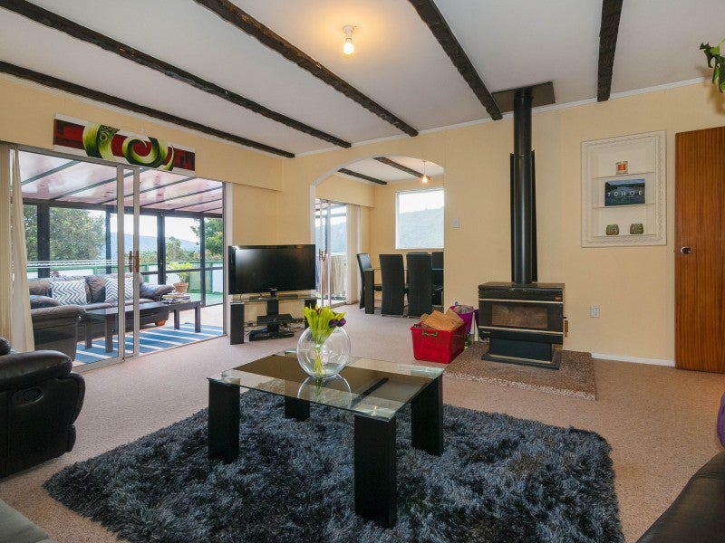 31 Ngahere Street, Stokes Valley, Lower Hutt - Carousel 2