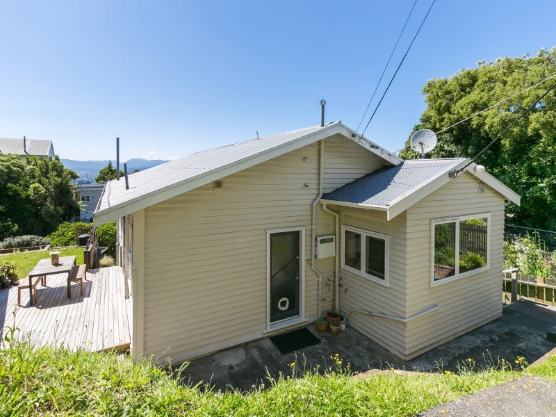28 Whaui Street, Vogeltown, Wellington - Carousel 1