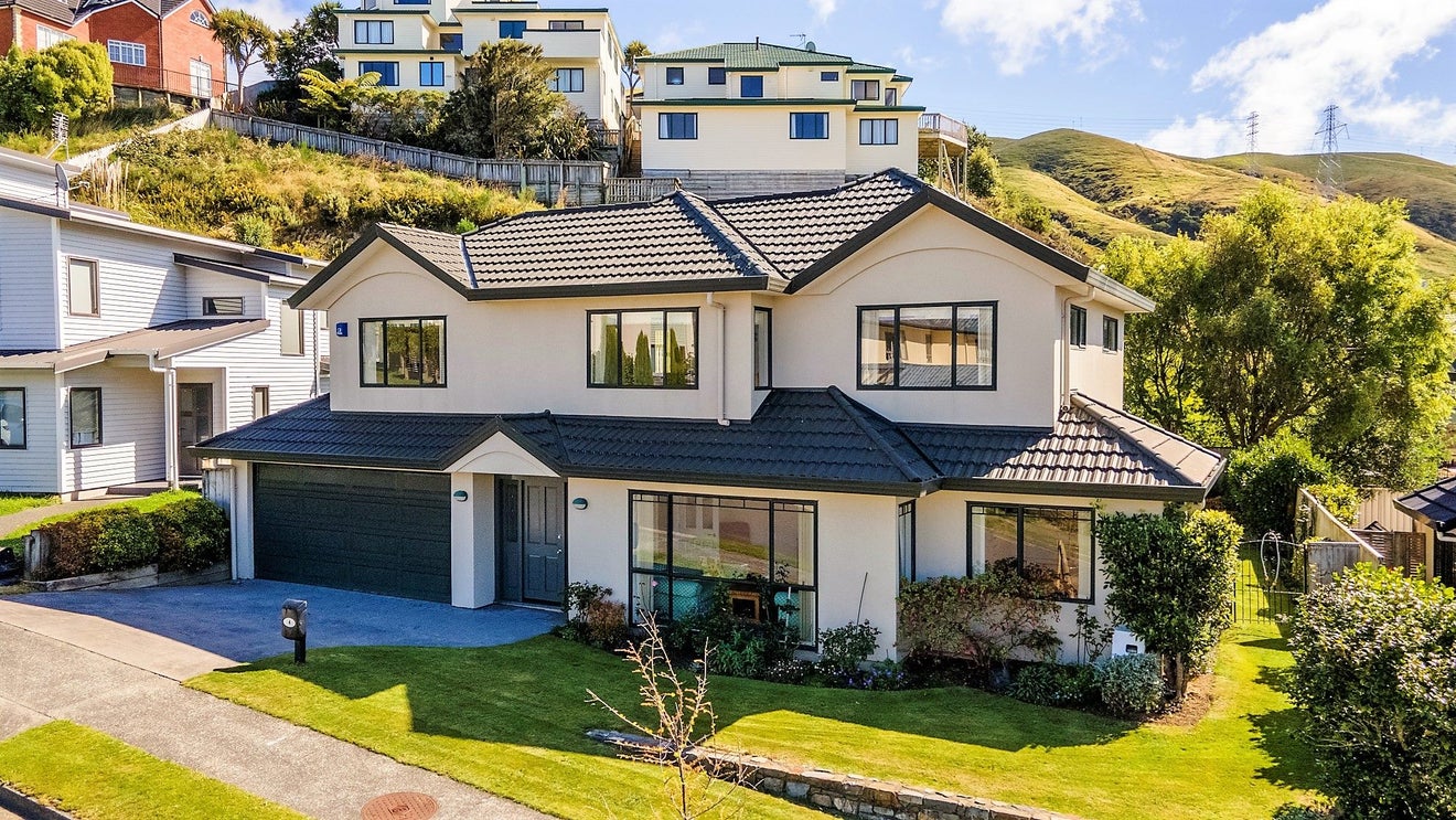 4 Claverton Grove, Churton Park, Wellington - Carousel 1