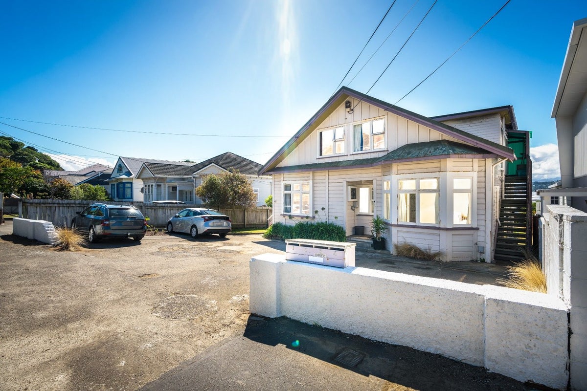 87 Queens Drive, Lyall Bay, Wellington - Carousel 2