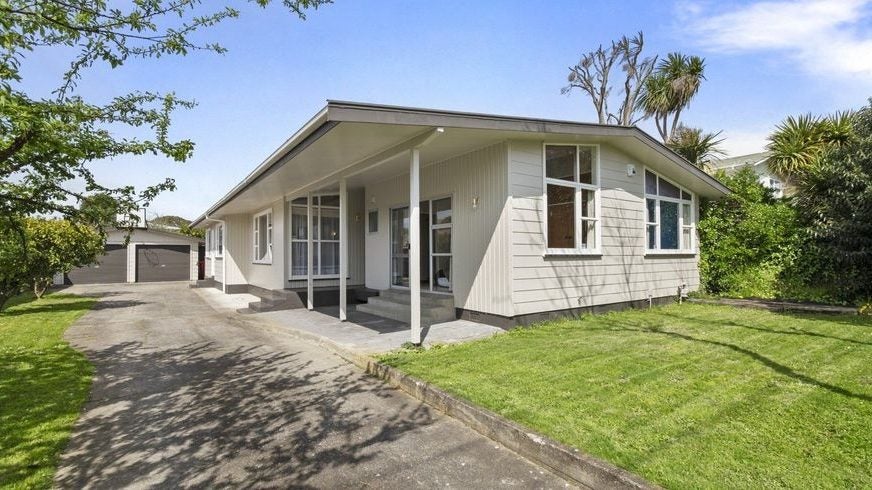 82 Slacks Road, Awapuni, Palmerston North - Carousel 1
