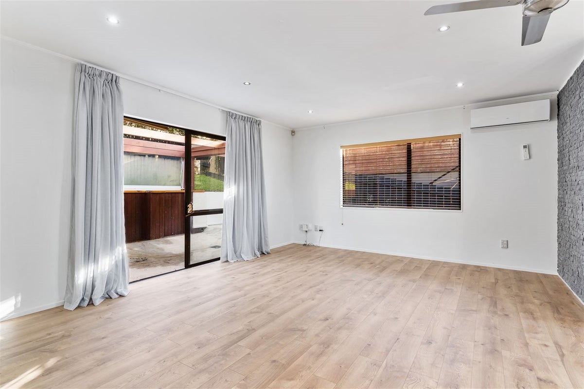 1/23 Witheford Drive, Bayview, Auckland - Carousel 2