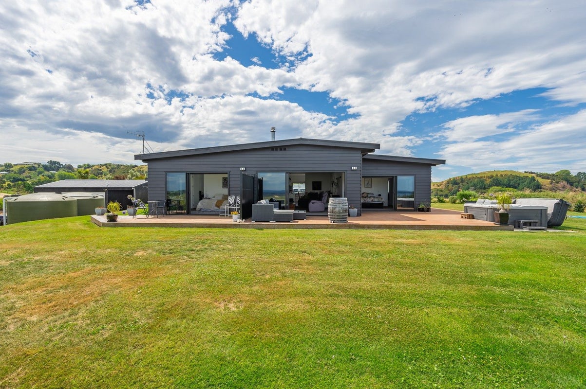 49 Seafield Road, Eskdale, Napier - Carousel 1