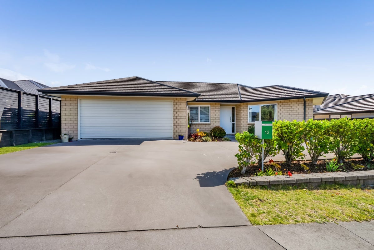 12 Oakmont Crescent, Waiwhakaiho, New Plymouth - Carousel 2