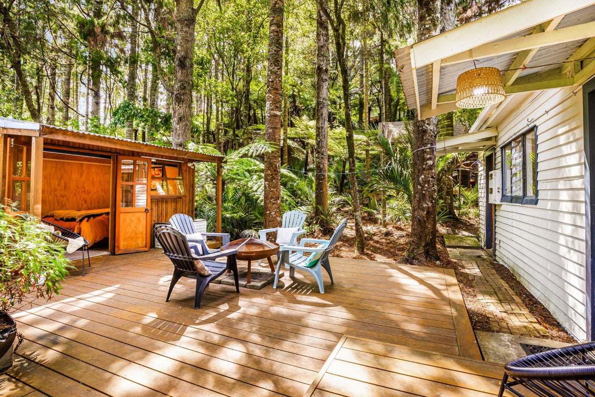 227 Woodlands Park Road, Titirangi, Auckland - Carousel 2