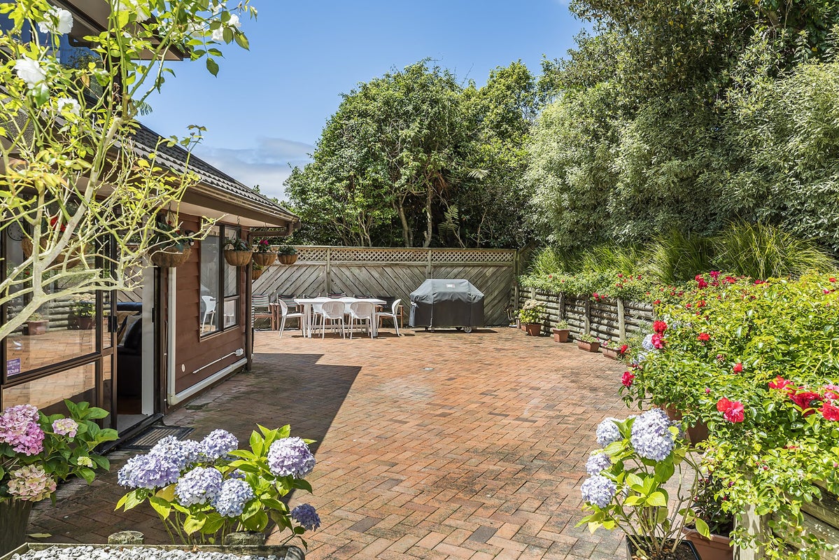 23 Duval Grove, Tawa, Wellington - Carousel 2