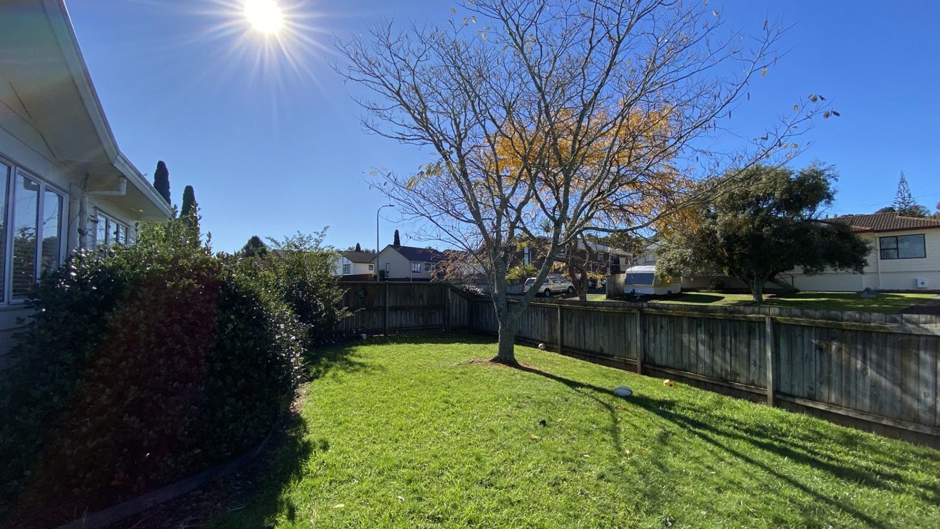60 De Quincey Terrace, Highland Park, Auckland - Carousel 12
