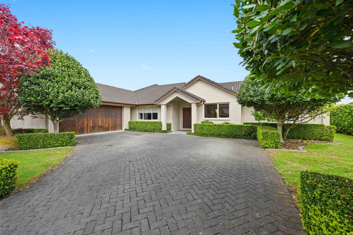 7 Gavin Heights, Rototuna, Hamilton - Carousel 1