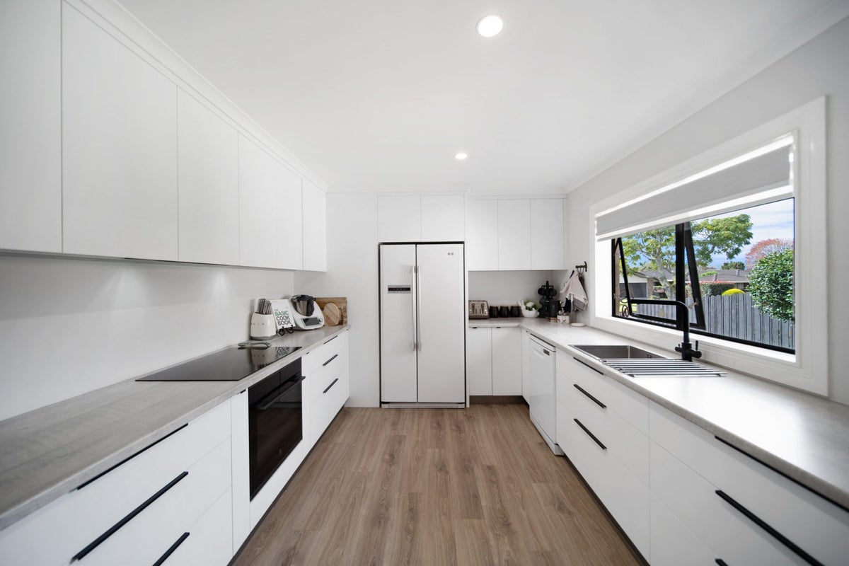 46 Lakeside Drive, Pahurehure, Papakura - Carousel 2