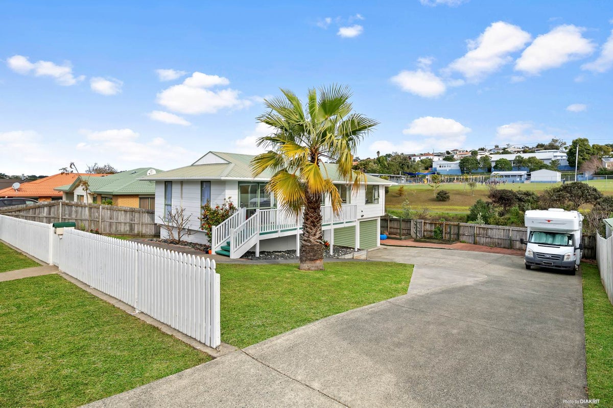 48 Donald Street, Stanmore Bay, Whangaparaoa - Carousel 1