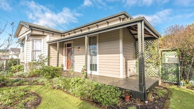 42 Young Street, Whanganui East, Whanganui - Carousel 1