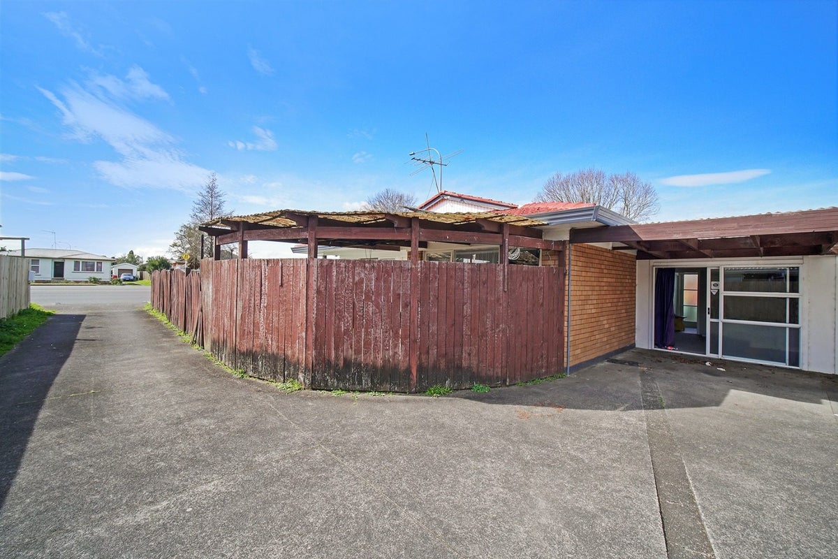 1/37 South Lynn Road, Titirangi, Auckland - Carousel 10