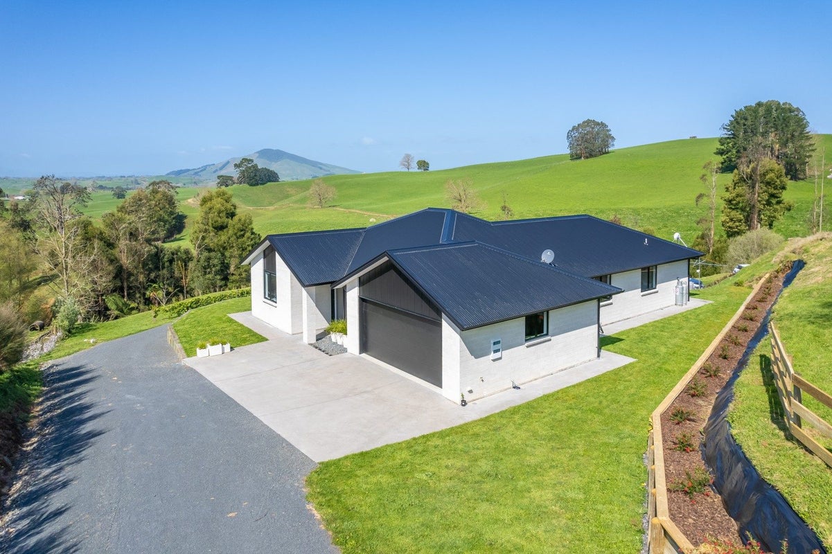 183 Te Tahi Road, Puketotara, Te Awamutu - Carousel 1