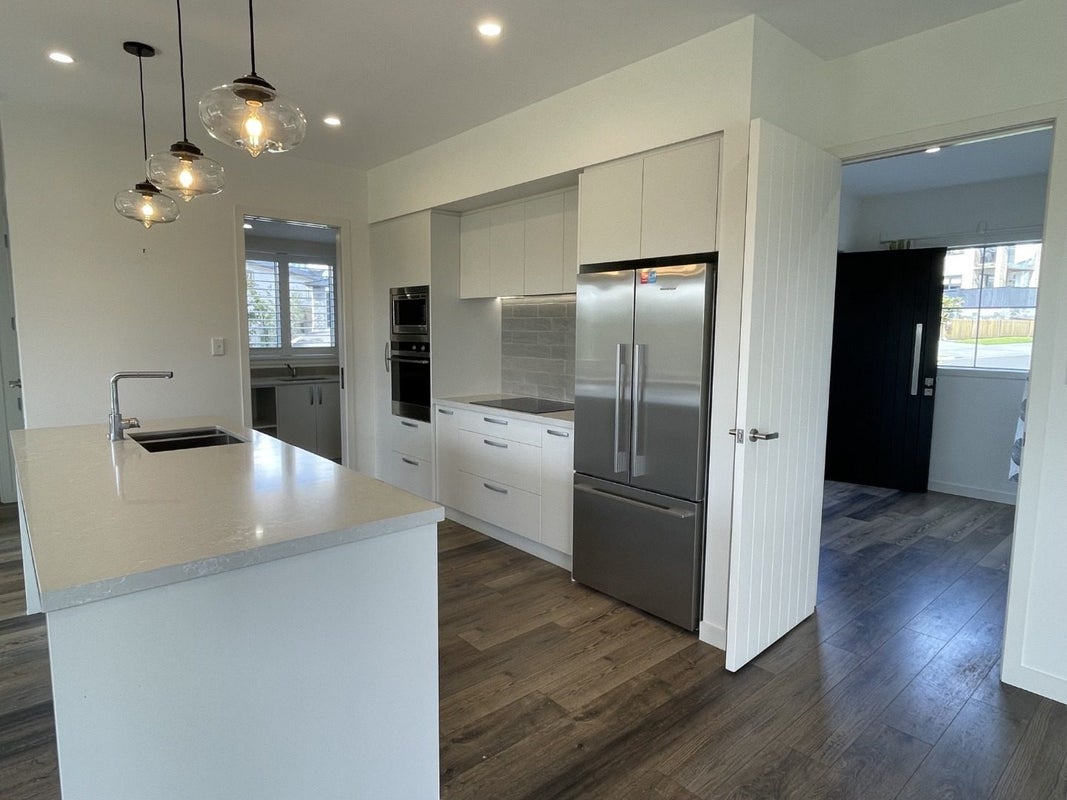 7 Atalanta Way, Beachlands, Auckland - Carousel 2