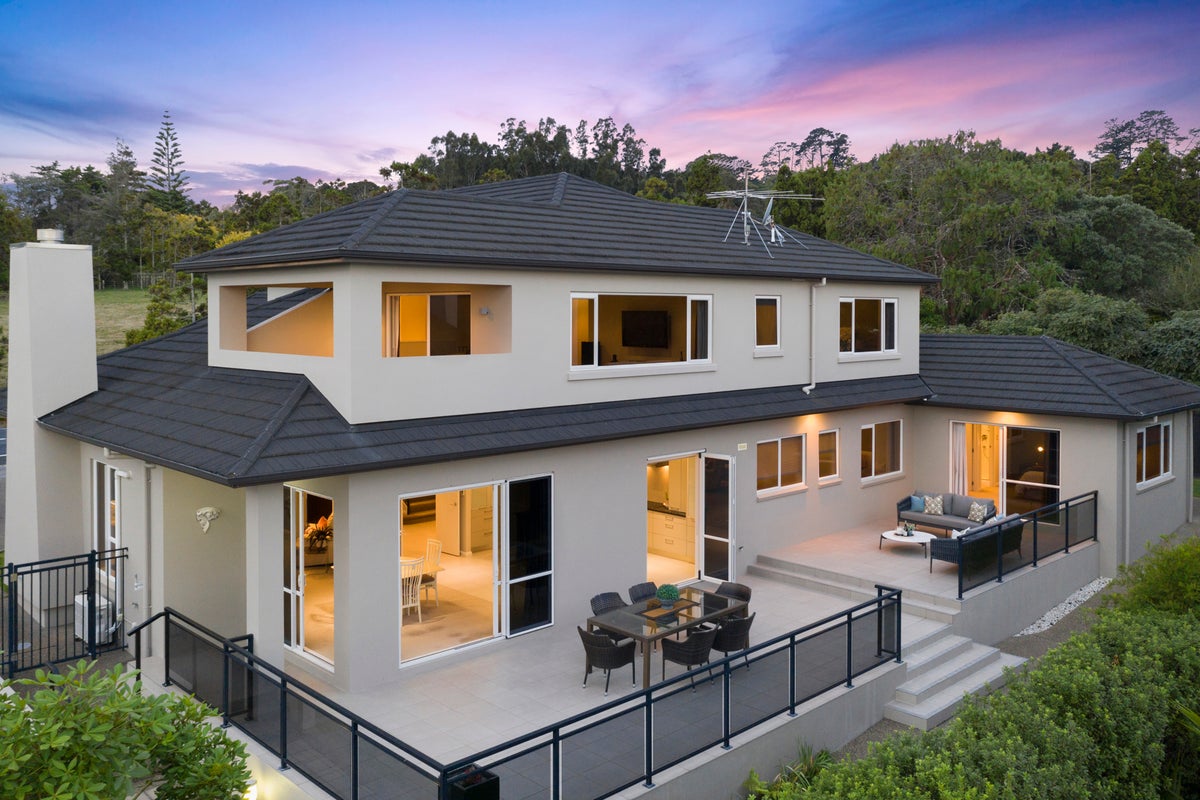 58 Gracechurch Drive, Flat Bush, Auckland - Carousel 2