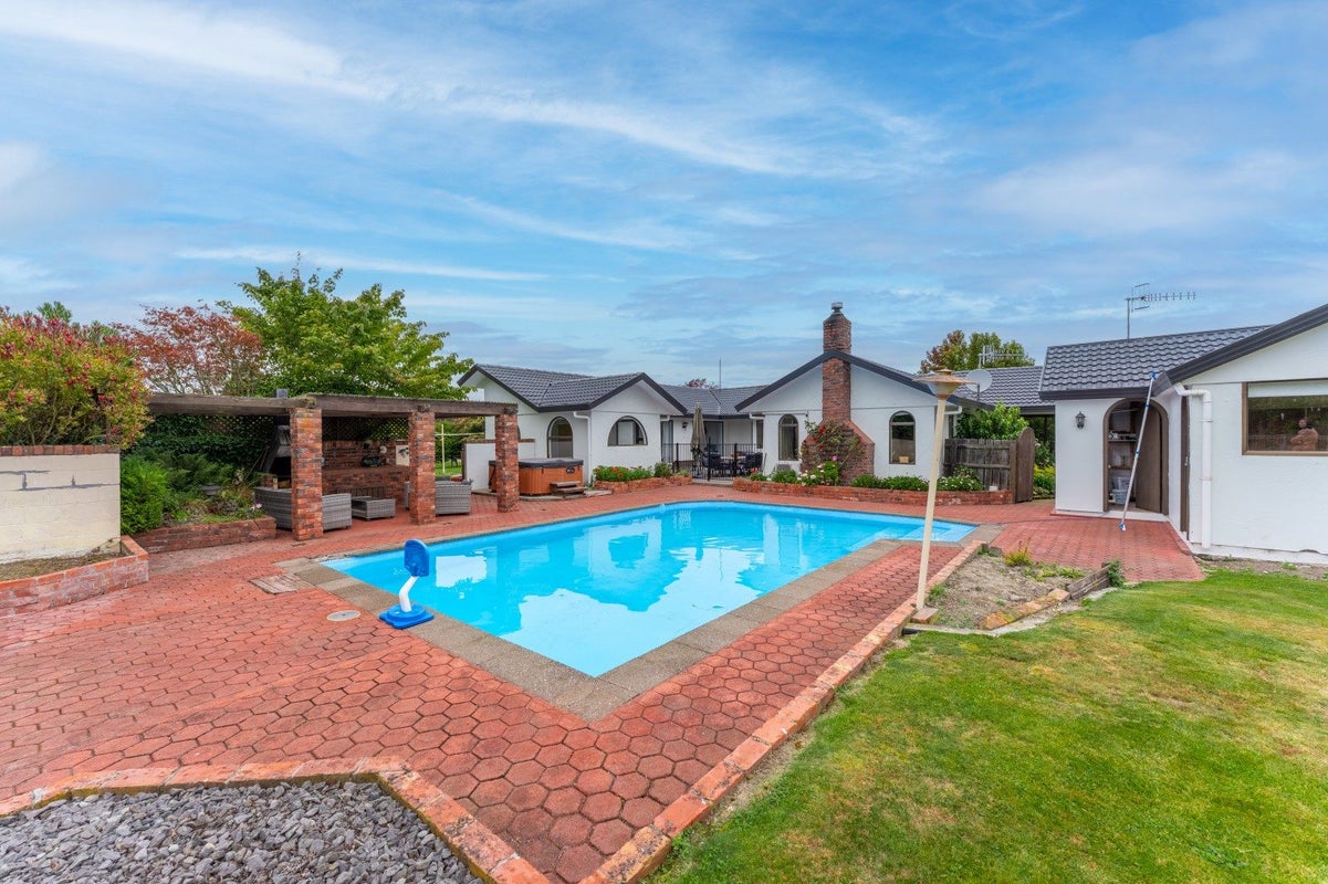 33 Lynch Road, Levels - Carousel 1