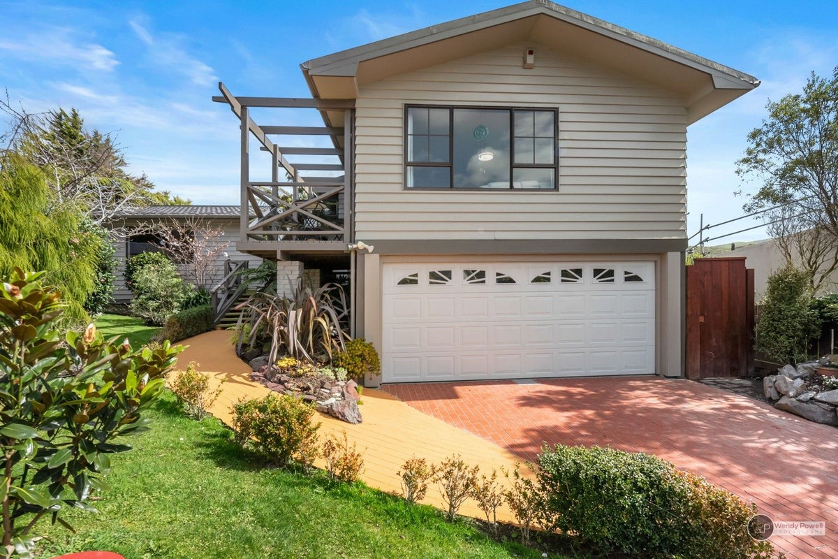 20 Timaru Grove, Kelson, Lower Hutt - Carousel 1