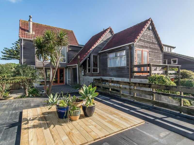 11 Tutere Street, Waikanae Beach, Waikanae - Carousel 1