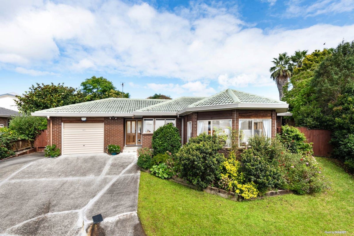 37 Milan Drive, Glen Eden, Auckland - Carousel 1