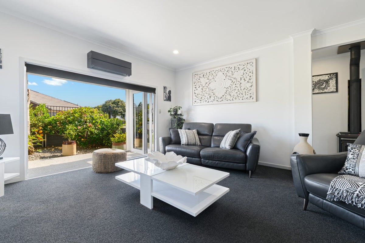 50 Pembroke Drive, Bethlehem, Tauranga - Carousel 2