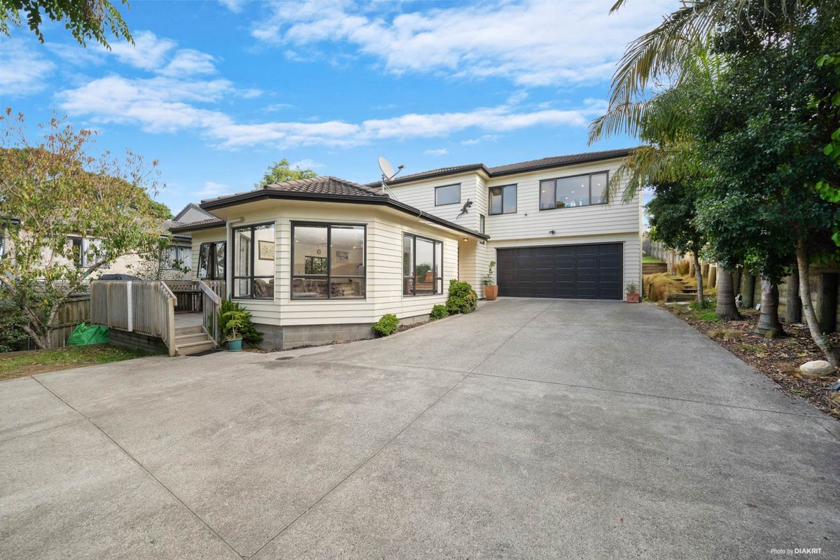 66 Saralee Drive, Manurewa, Auckland - Carousel 1