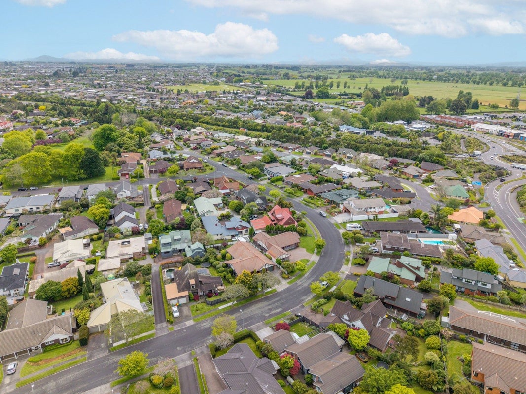 19 Ellerslie Avenue, Chartwell, Hamilton - Carousel 23