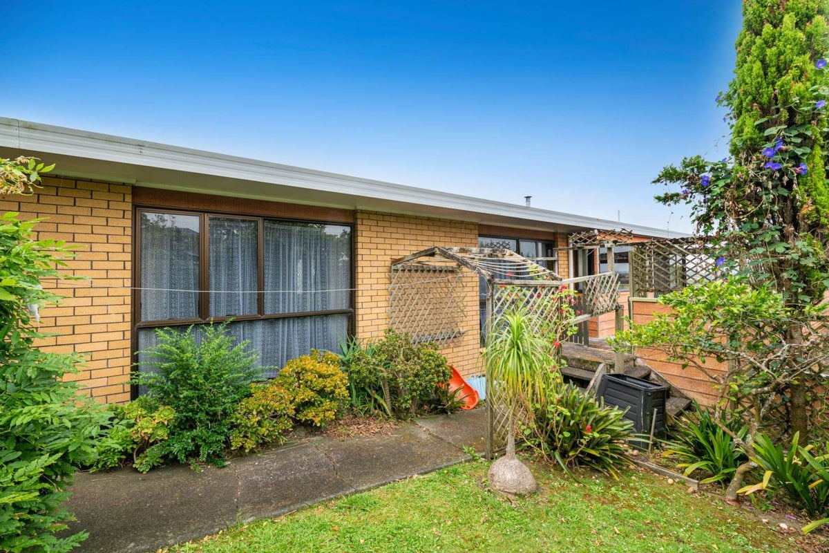 2/1 Captain Street, Helensville, Auckland - Carousel 2