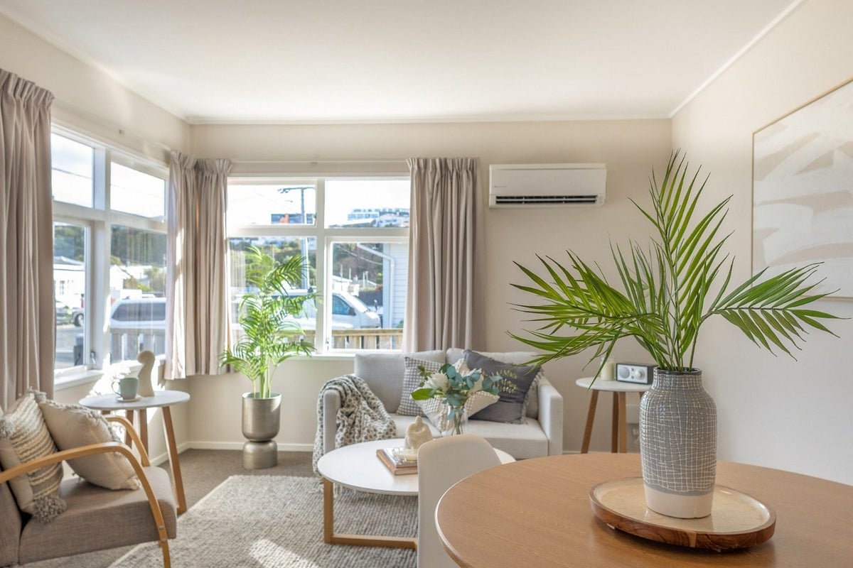1/27 Byron Street, Miramar, Wellington - Carousel 1