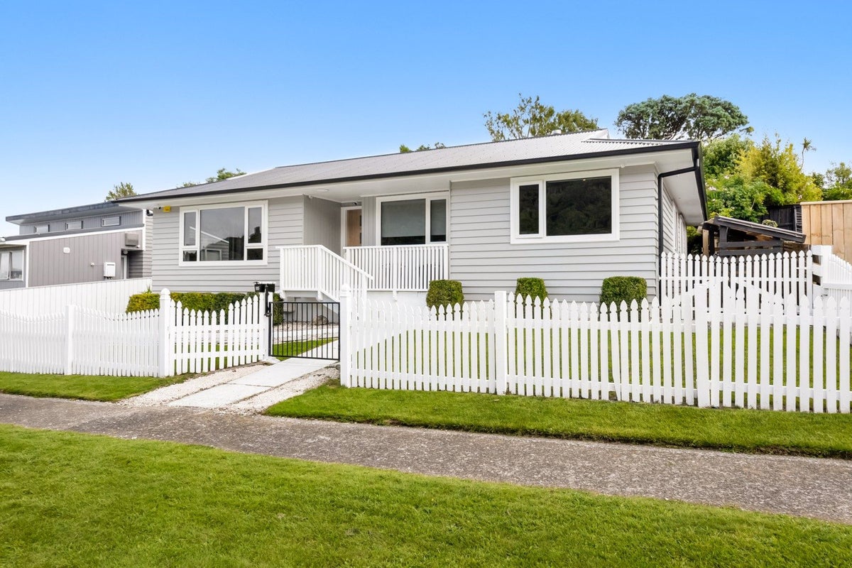 185 Major Drive, Kelson, Lower Hutt - Carousel 1