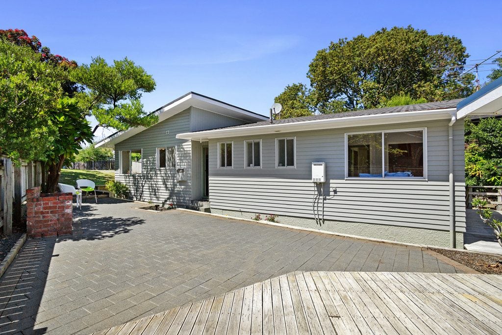 4 Atherstone Lane, Belmont, Lower Hutt - Carousel 1
