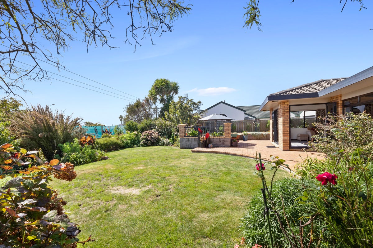 13 Karina Road, Merrilands, New Plymouth - Carousel 22