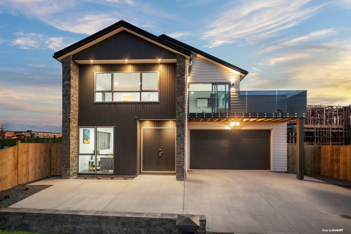 25 Koromeke Street, Flat Bush, Auckland - Carousel 1