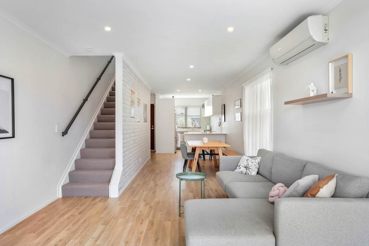 31 Samuel Cassidy Avenue, Swanson, Auckland - Carousel 2