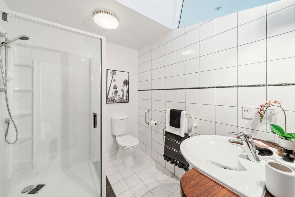 12/220 Thorndon Quay, Pipitea, Wellington - Carousel 2