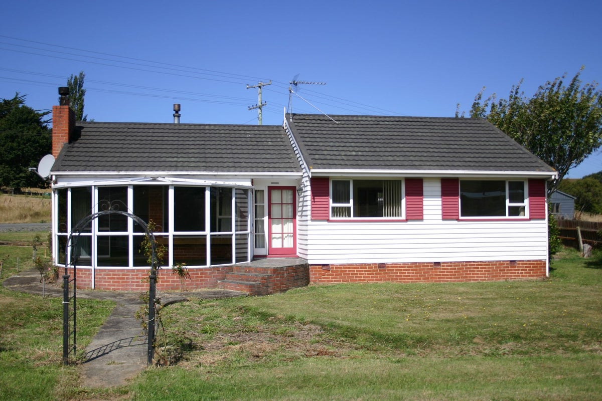 1 Edinburgh Street, Green Island, Dunedin - Carousel 1