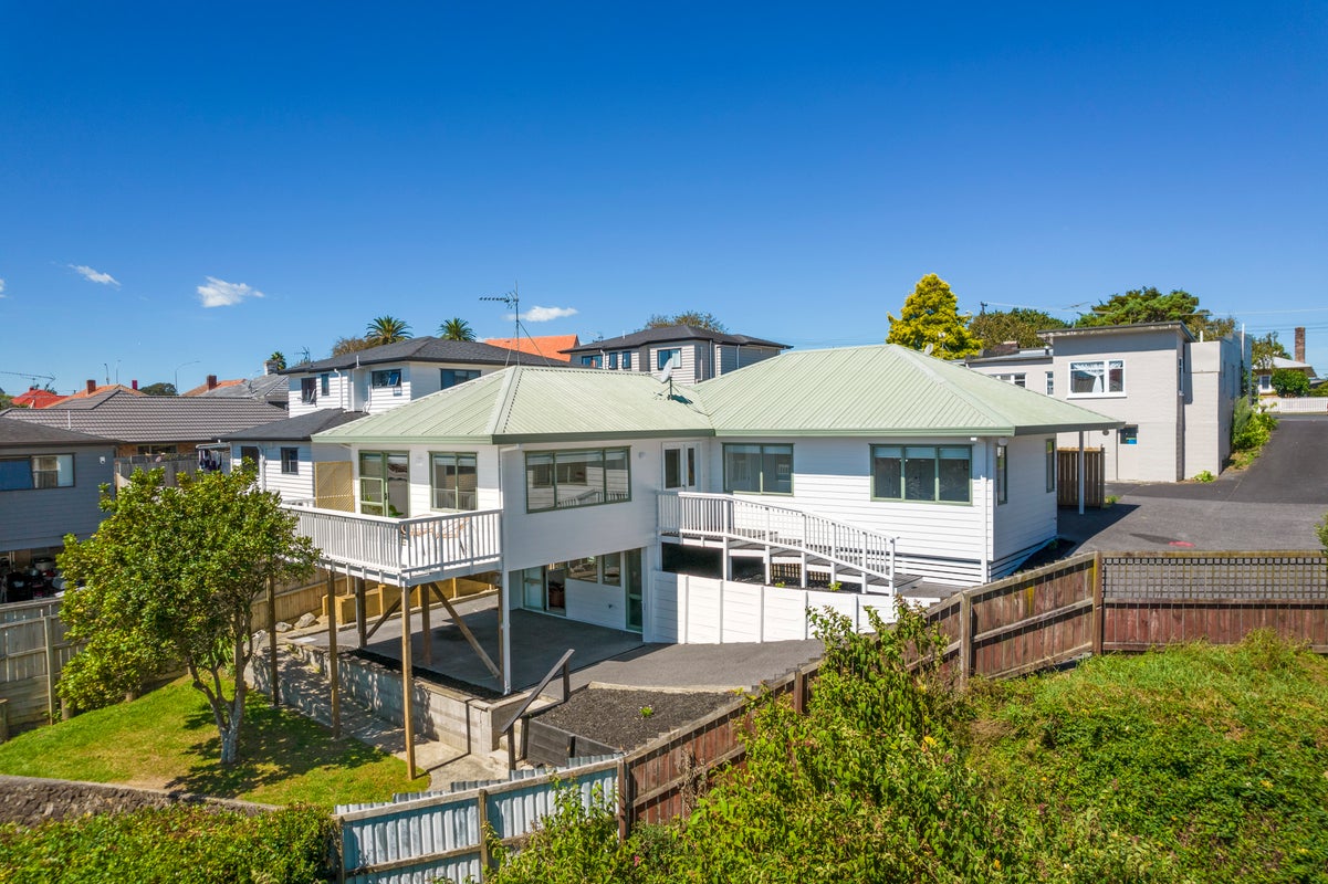2/13 Coles Crescent, Papakura, Auckland - Carousel 1