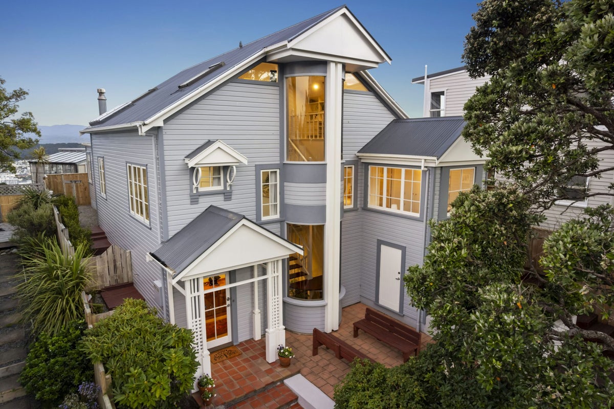 5 Ninian Street, Kelburn, Wellington, Wellington - Carousel 1